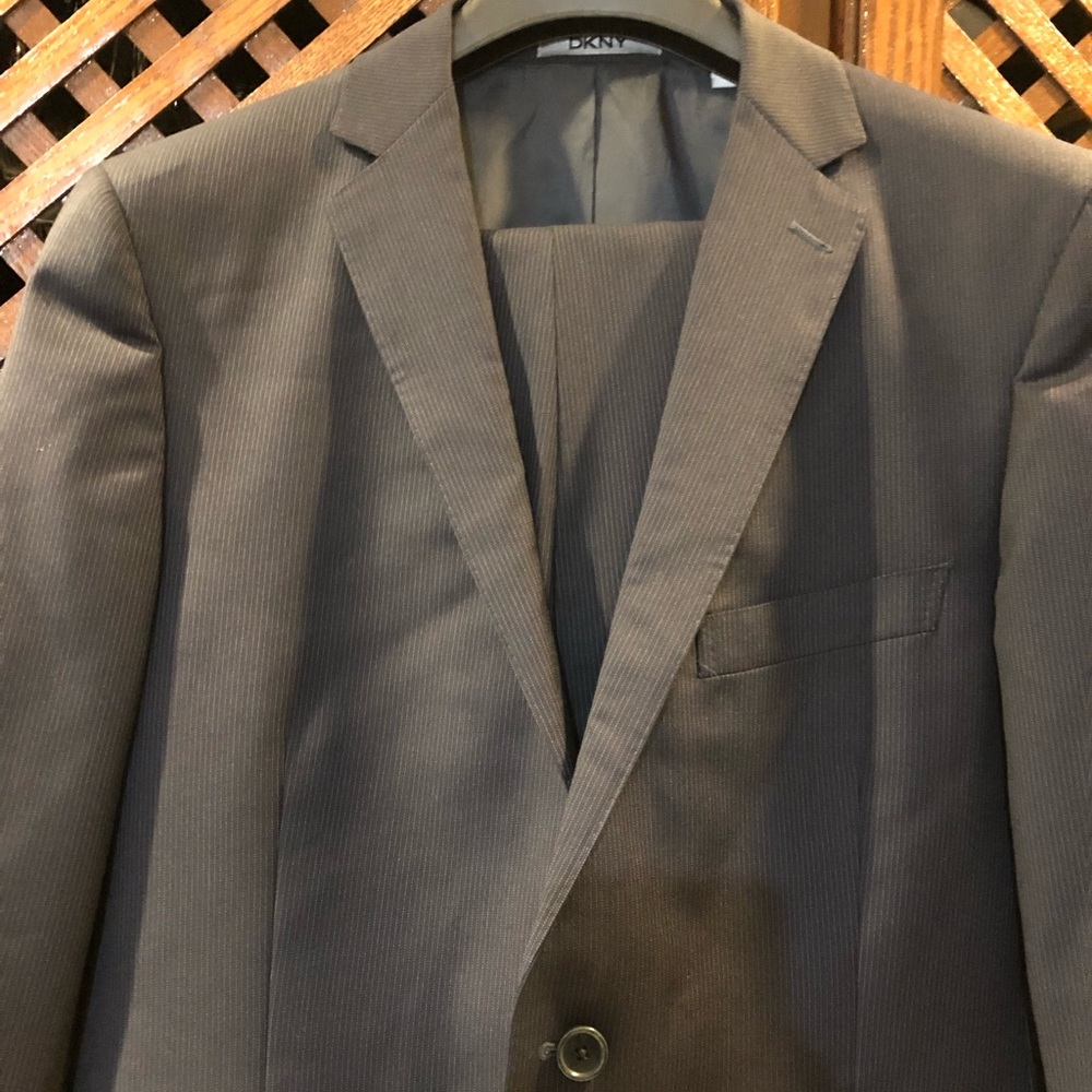DKNY Men’s Suit Size 42L
